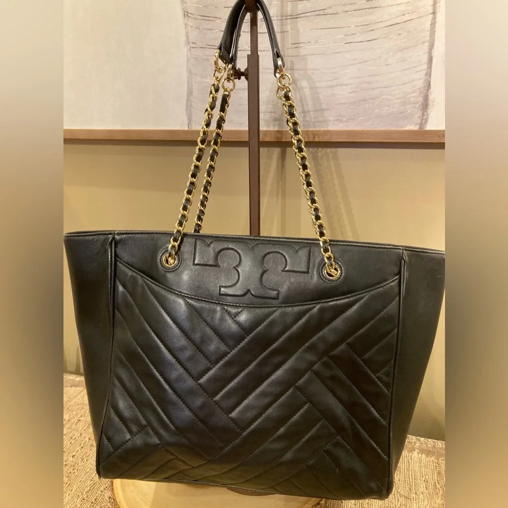 Tory Burch Alexa Black Soft leather quilted‎ Chevron Quilted Print Chain tote